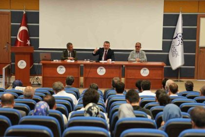 rektor-kirisik-akademisyenlik-bilgi-aktarmanin-otesinde-bir-sorumluluktur