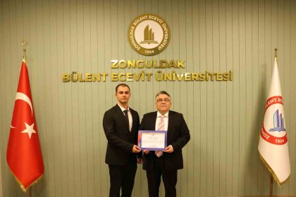 rektor-ozolcerden-nasanin-onur-listesine-adini-yazdiran-yusuf-nasa-tebrik
