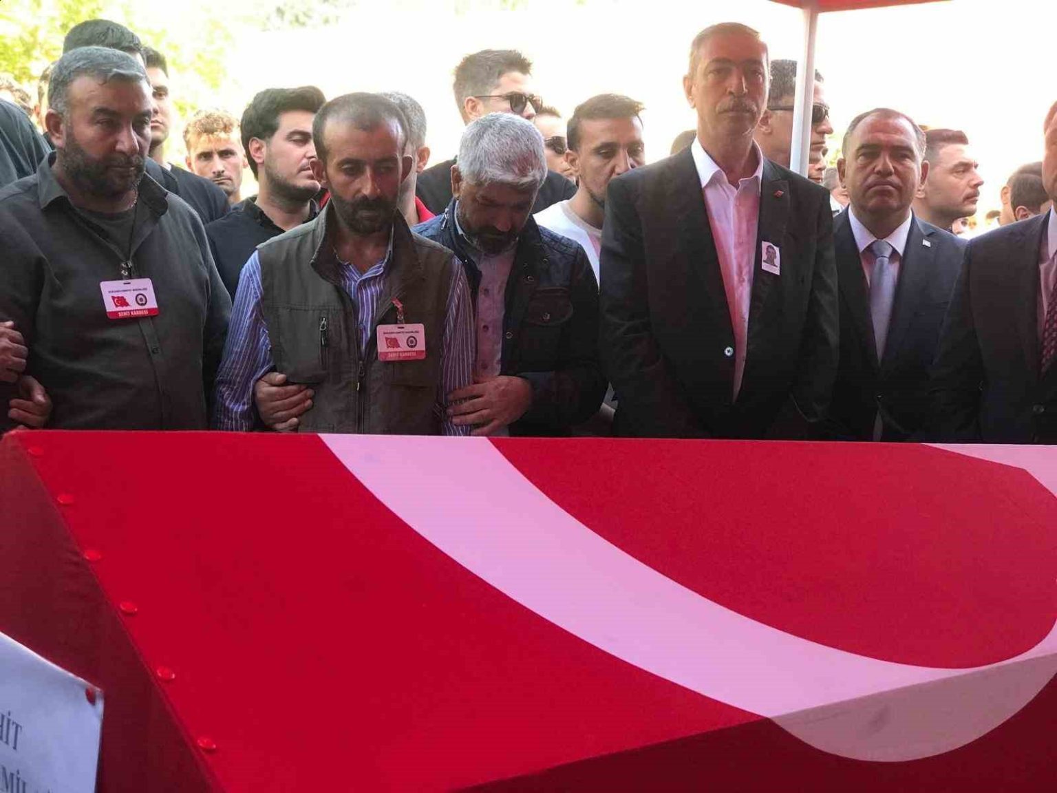 sehit-polis-memleketi-sanliurfada-gozyaslari-arasinda-defnedildi