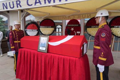 sehit-uzm-jandarma-cavus-arif-ozdemir-son-yolculuguna-ugurlaniyor
