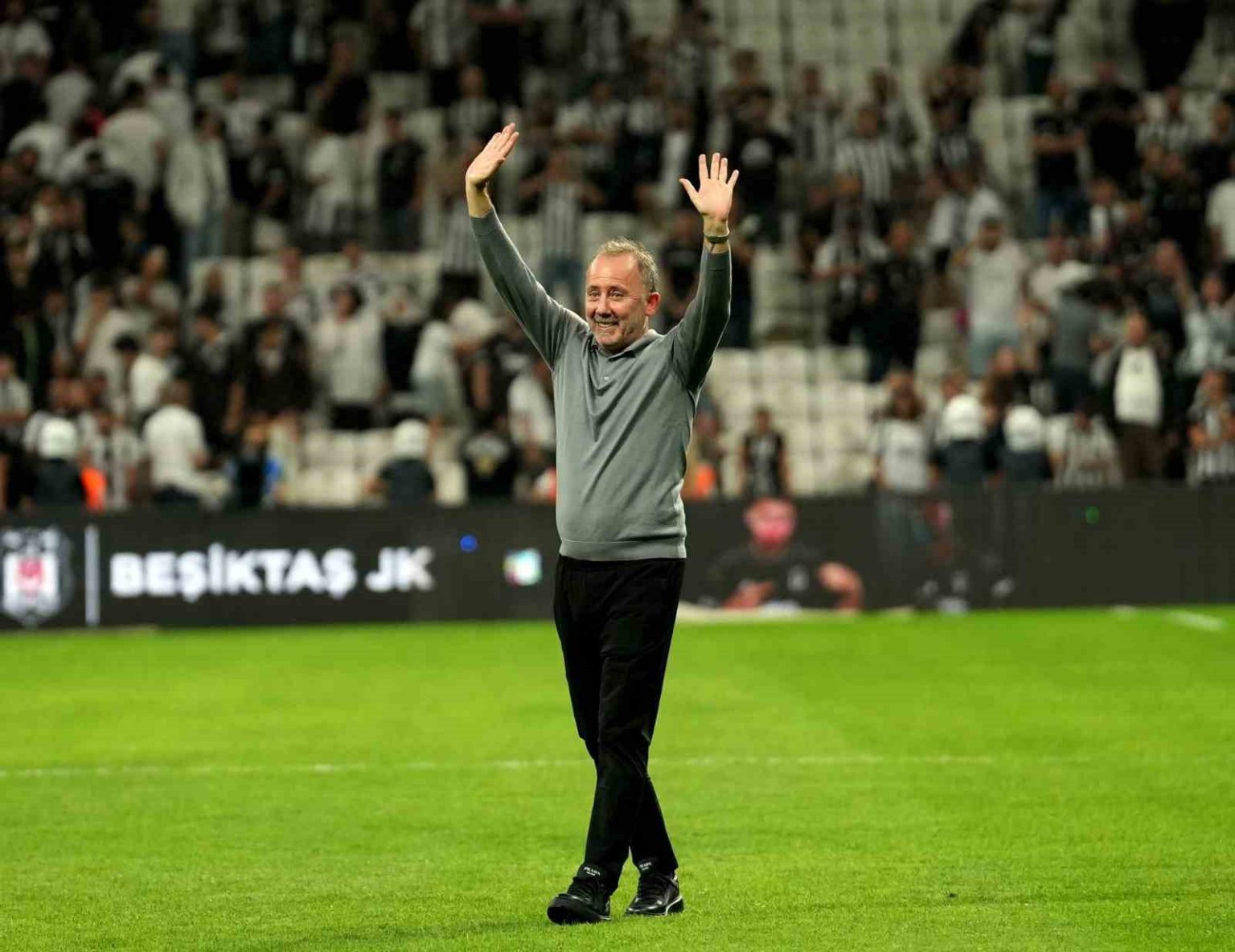 sergen-yalcin-besiktasin-basinda-derbileri-kaybetmiyor