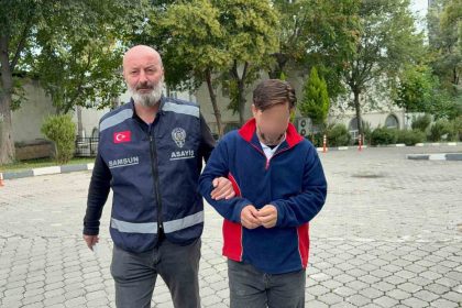 seri-hirsiz-kesif-yaparken-ve-eve-tirmanirken-kameraya-yakalandi-70-bin-liralik-esya-ele-gecirildi