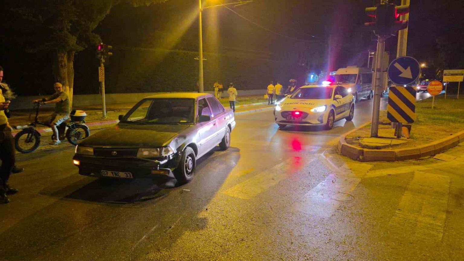 serit-degistiren-otomobil-motosiklete-carpti