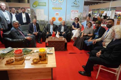 truvadan-tuspaya-zeytinyaginin-kardeslik-koprusu-kuruldu