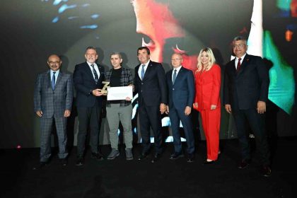 uluslararasi-yed-i-velayet-7-vilayet-kisa-film-festivalinde-odul-gecesi