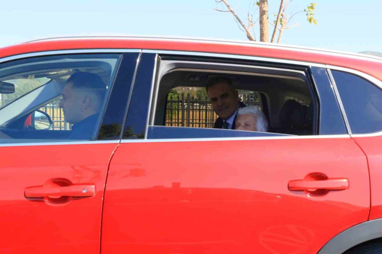 validen-91-yasindaki-neylufer-teyzenin-istegini-geri-cevirmedi