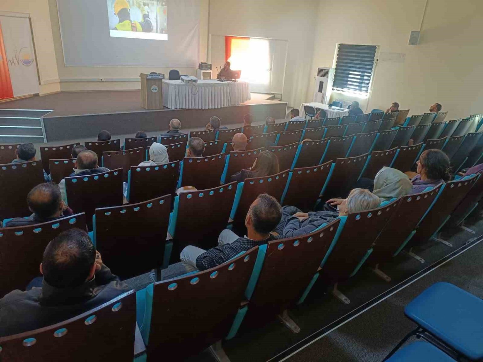 van-buyuksehir-belediyesinin-personellerine-is-guvenligi-egitimi