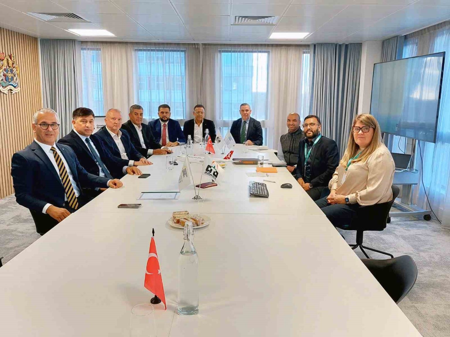 adana-ticaret-odasi-ingilterede-is-birligi-ve-yatirim-kapilarini-araladi