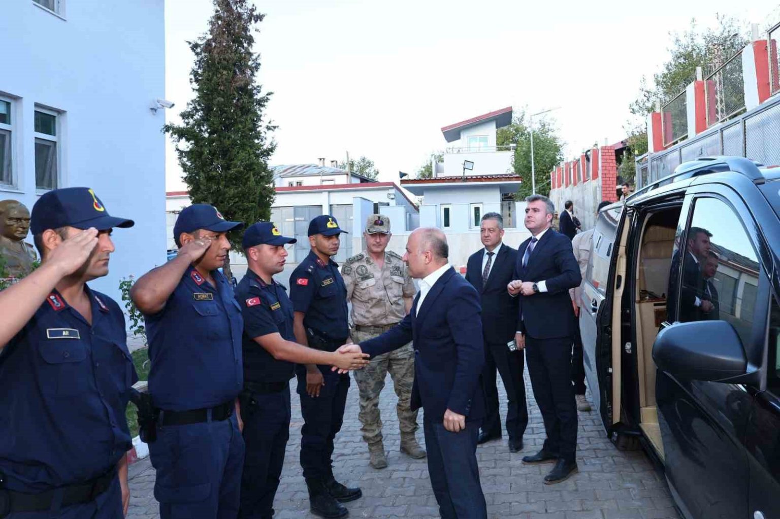adiyaman-valisi-osman-varoldan-golyurt-jandarma-karakoluna-ziyaret