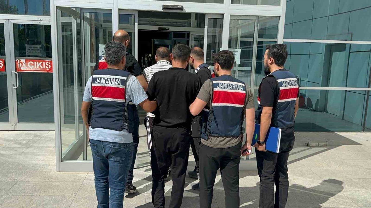 adiyamanda-daes-operasyonu-2-gozalti