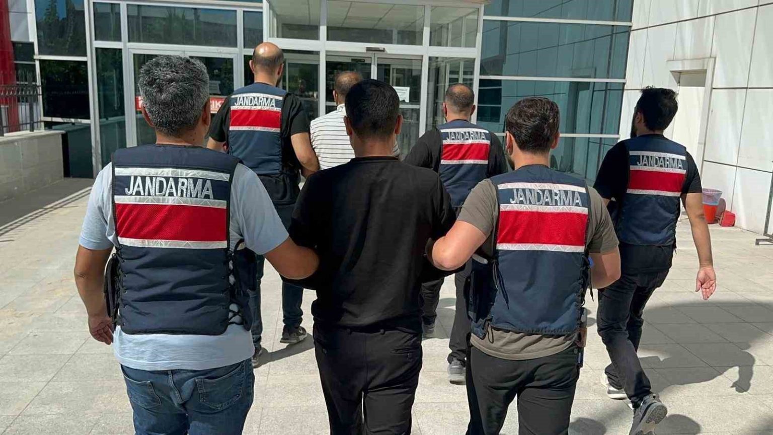 adiyamanda-deas-operasyonu-2-supheli-tutuklandi