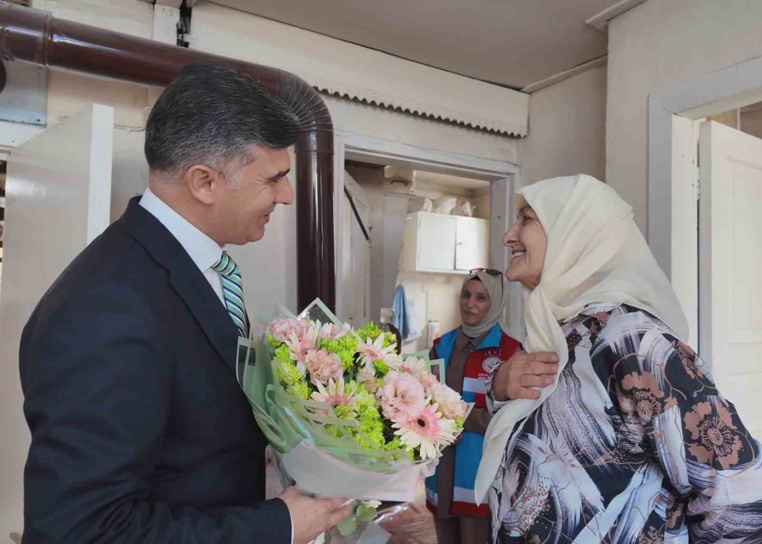 akdenizde-dunya-yaslilar-gununde-vefa-dolu-anlar
