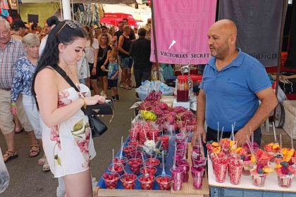 antalyada-persembe-pazarina-alman-turist-akini