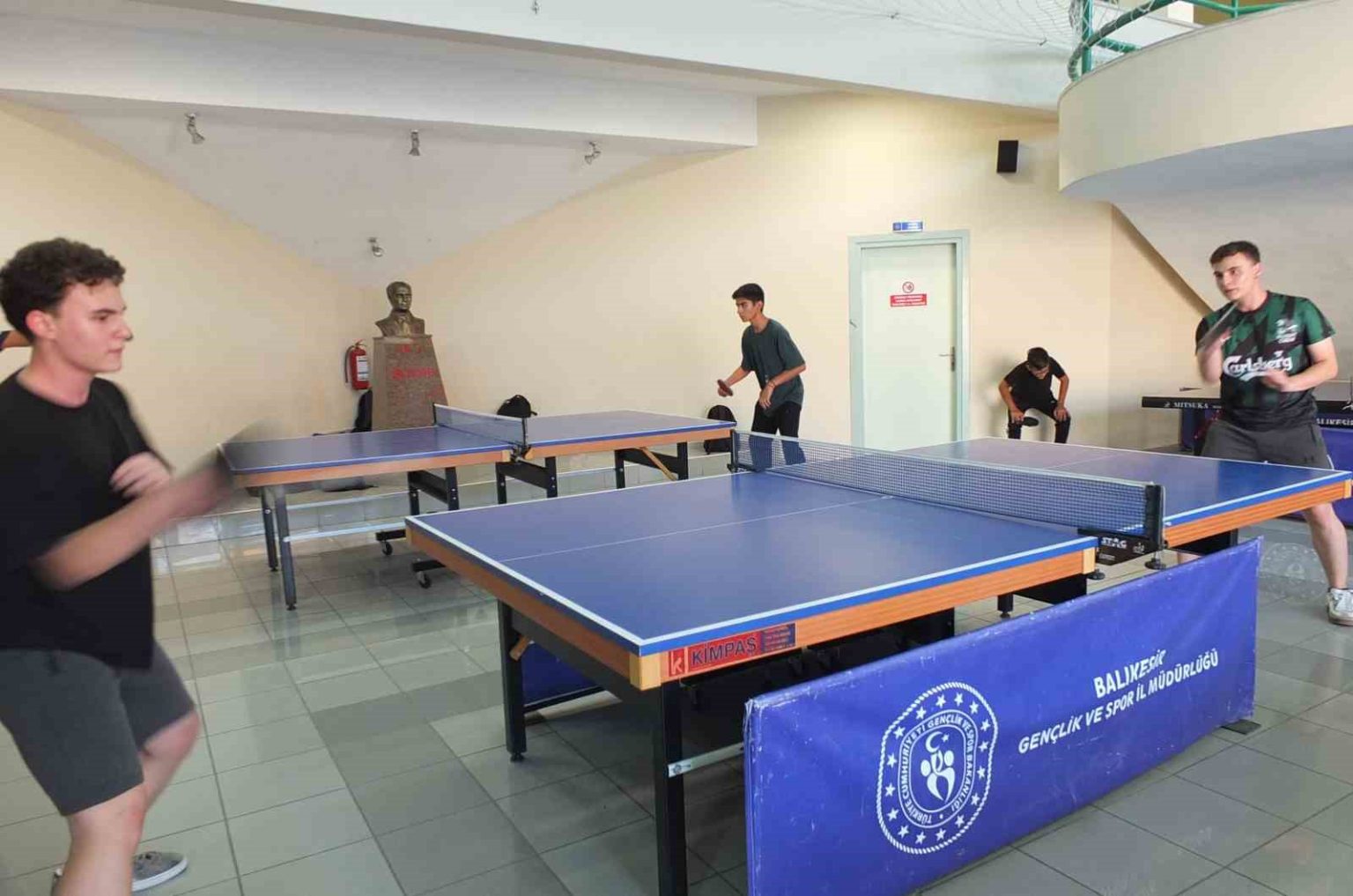 balikesirde-kis-spor-okullari-salonlari-senlendirdi