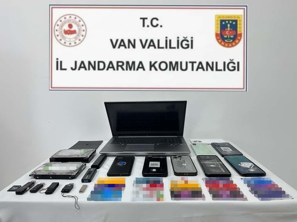 banka-hesaplarinda-92-milyon-tl-islem-hacmi-tespit-edilen-9-supheli-yakalandi