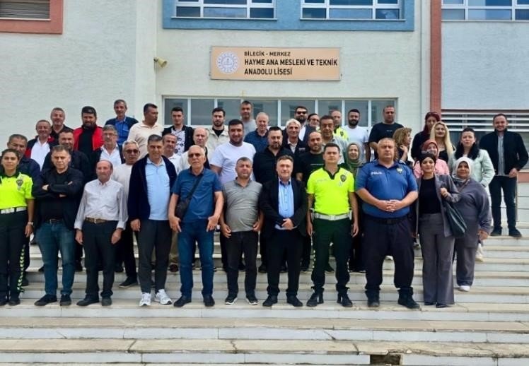 bilecikte-servis-soforlerine-ogrenci-guvenligi-egitimi