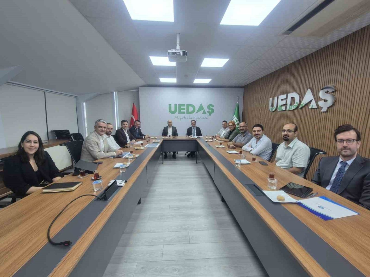 buu-ve-uedas-enerjilerini-birlestiriyor
