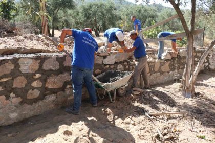 camliderede-koy-ici-yollar-ve-okul-cevre-duvarlari-yenilendi