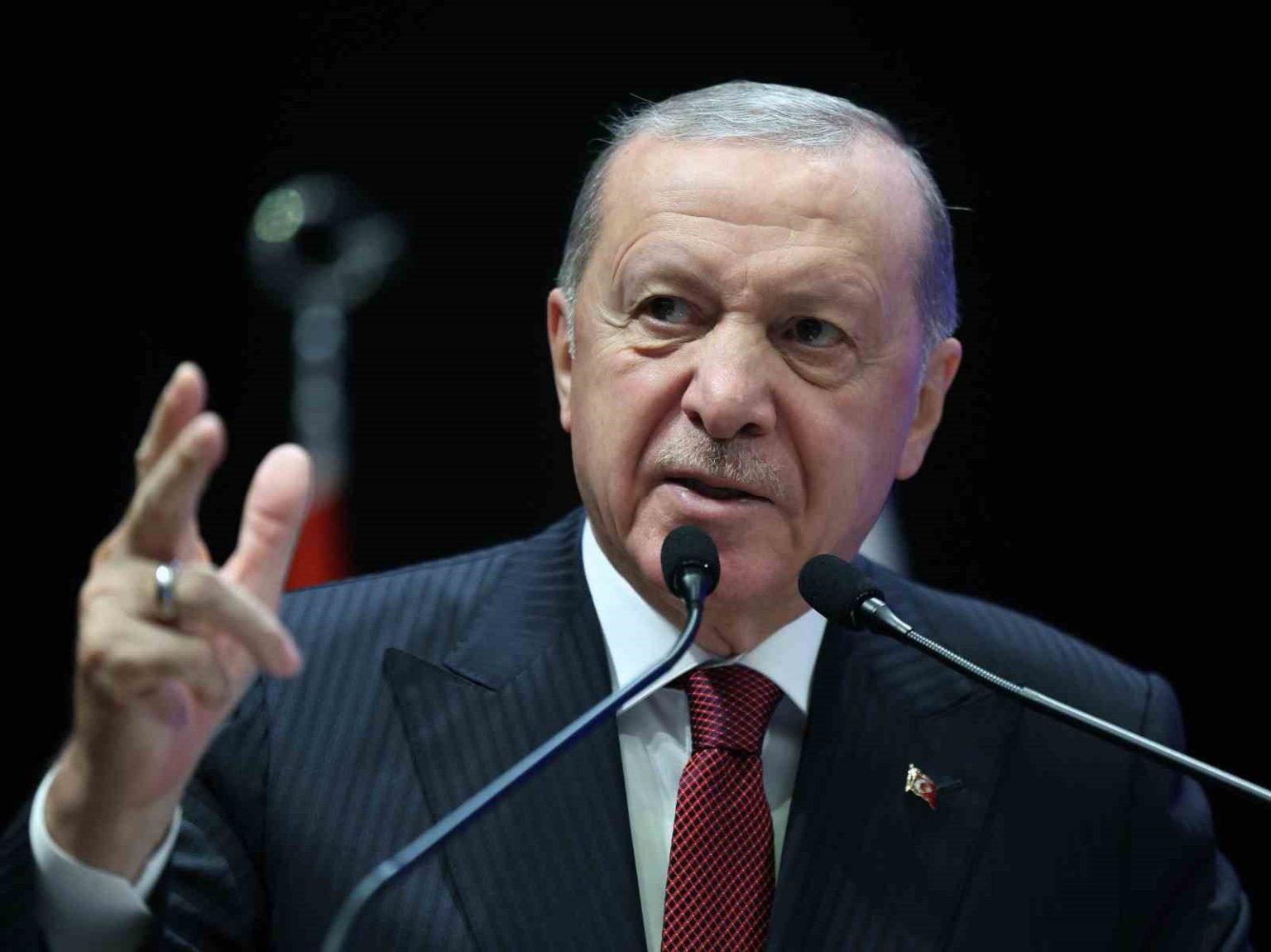 cumhurbaskani-recep-tayyip-erdogan-belediyeleri-hisim-akraba-ciftligine-ceviren-haramilerin-baskilarina-teslim-olmak-istemeyenlere-kapimiz-aciktir