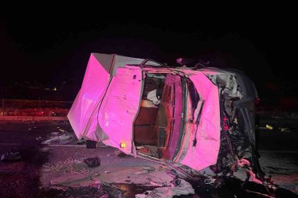 demir-yiginina-donen-kamyonetlerde-3-kisi-yaralandi