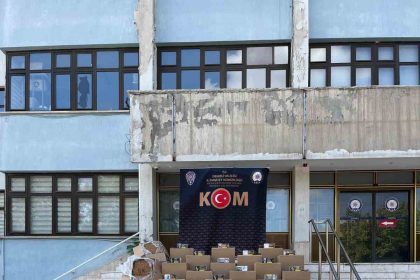 denizlide-es-zamanli-operasyonlarda-binlerce-kacak-sigara-yakalandi