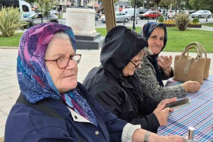 depremden-sonra-disari-cikan-vatandaslar-cok-korktuk