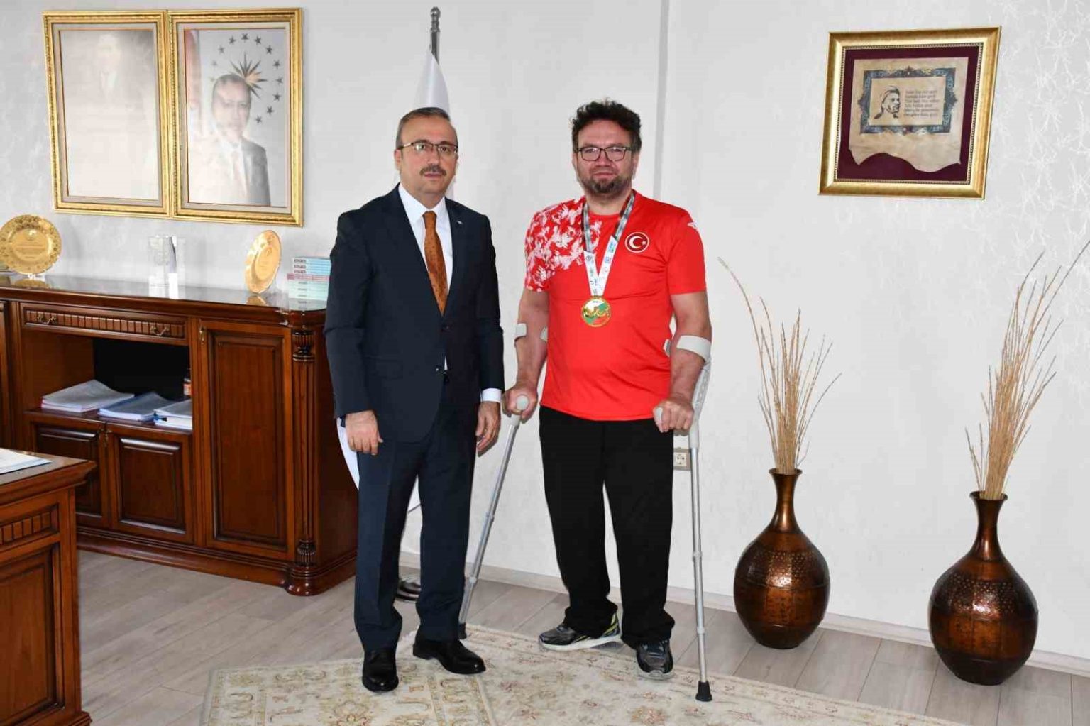dunya-sampiyonu-olan-cirik-il-milli-egitim-muduru-aydini-ziyaret-etti