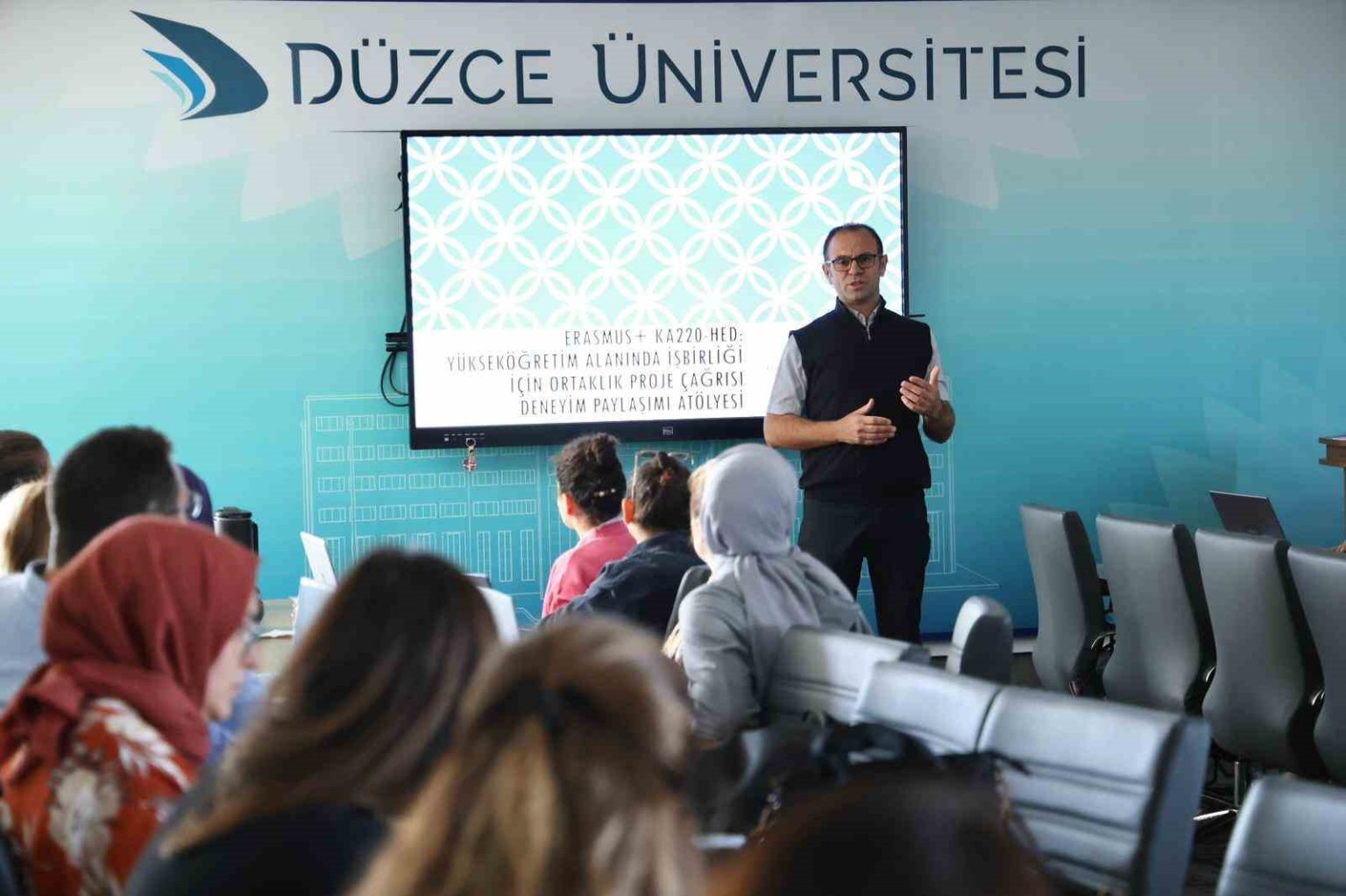duzce-universitesinde-erasmus-ka220-projeleri-atolyesi-duzenlendi