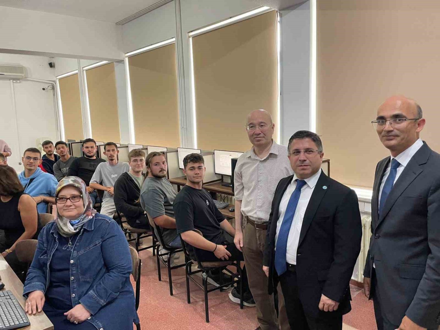 edremit-meslek-yuksekokulunda-efe-berk-sakin-bilgisayar-laboratuvari-acildi