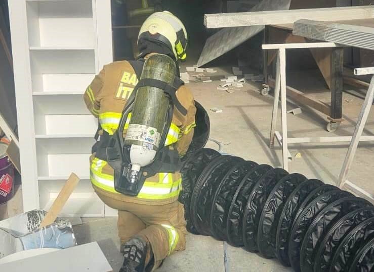 edremitte-mobilya-magazasinda-yangin