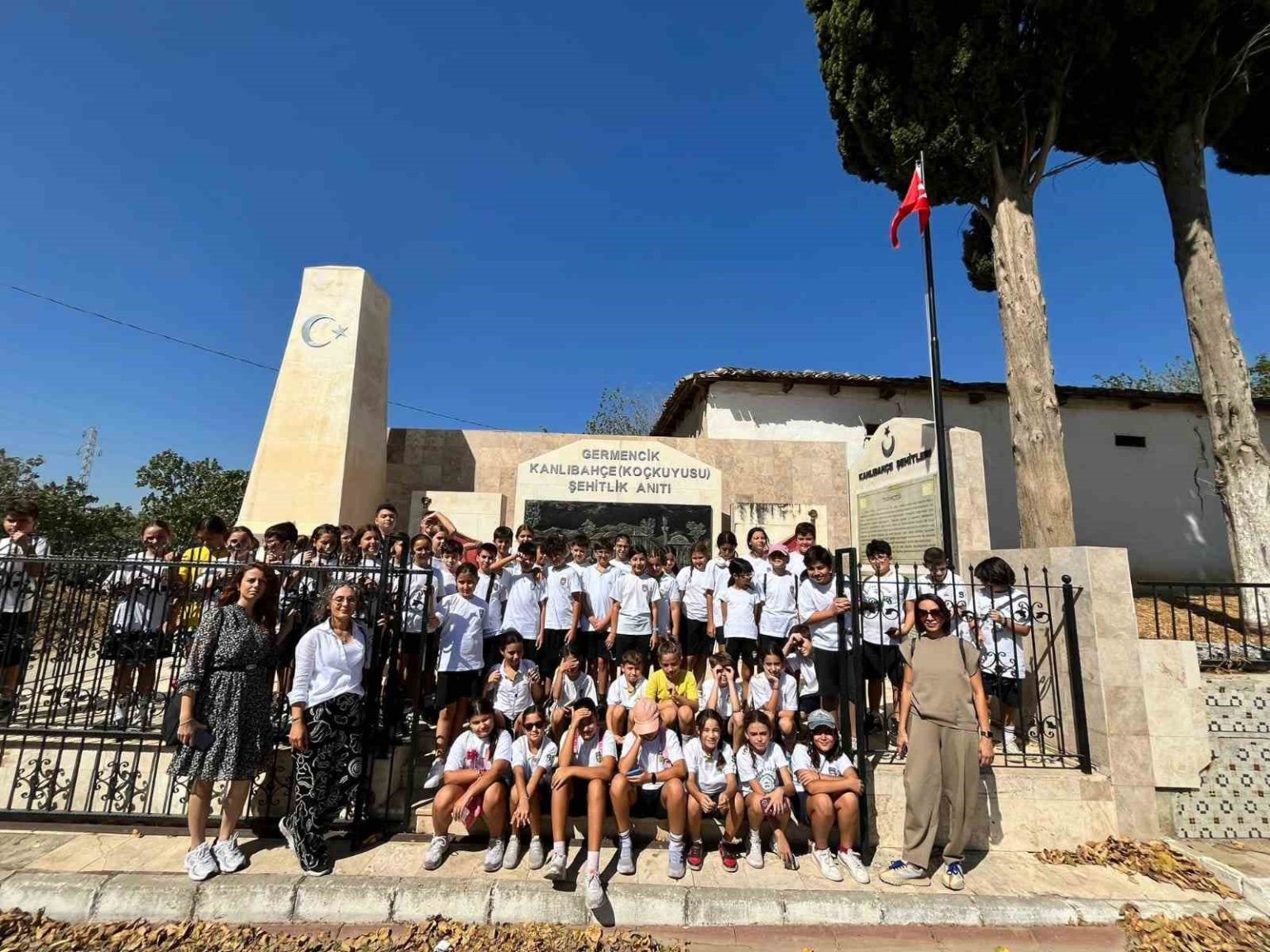 efelerde-milli-bilinc-ve-vatan-sevgisi-sehitliklerde-pekisti
