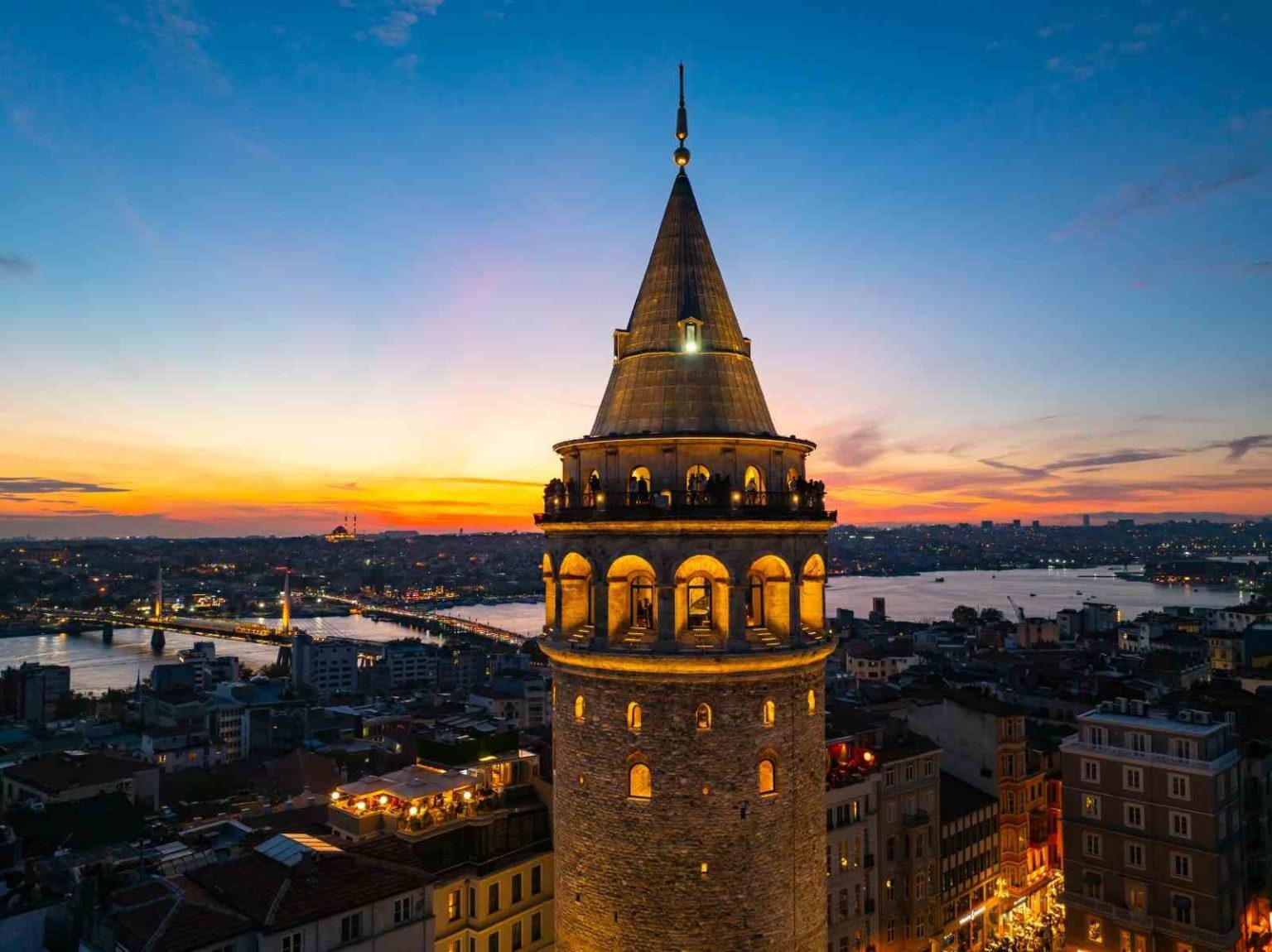 efes-side-ve-galata-kulesinde-gece-ziyaretleri-2-kasima-kadar-uzatildi