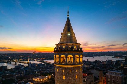 efes-side-ve-galata-kulesinde-gece-ziyaretleri-2-kasima-kadar-uzatildi