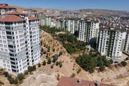elazigli-vatandastan-ornek-calisma-depremde-kurtardigi-fidanlarla-sehirde-koy-hayatini-yasatiyor