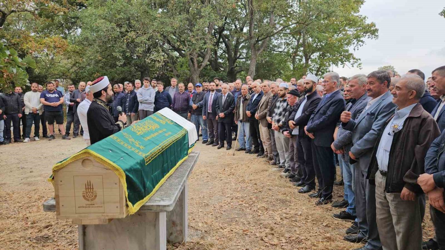 enezde-av-tufegiyle-oldurulen-sahis-koy-mezarligina-defnedildi