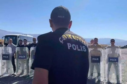 erzincan-cevik-kuvvet-polisinden-nefes-kesen-tatbikat