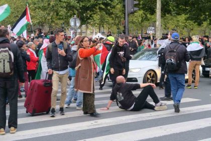 fransada-binlerce-kisi-israilin-sumud-filosuna-mudahalesini-protesto-etti