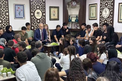 genclik-temsilcileriyle-bir-araya-geldi