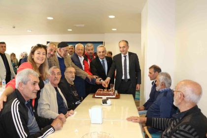 il-saglik-muduru-gecekusu-huzurevi-sakinleriyle-bir-araya-geldi