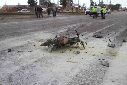 isci-servisi-ile-carpisan-motosiklet-alev-aldi-2-kisi-yaralandi