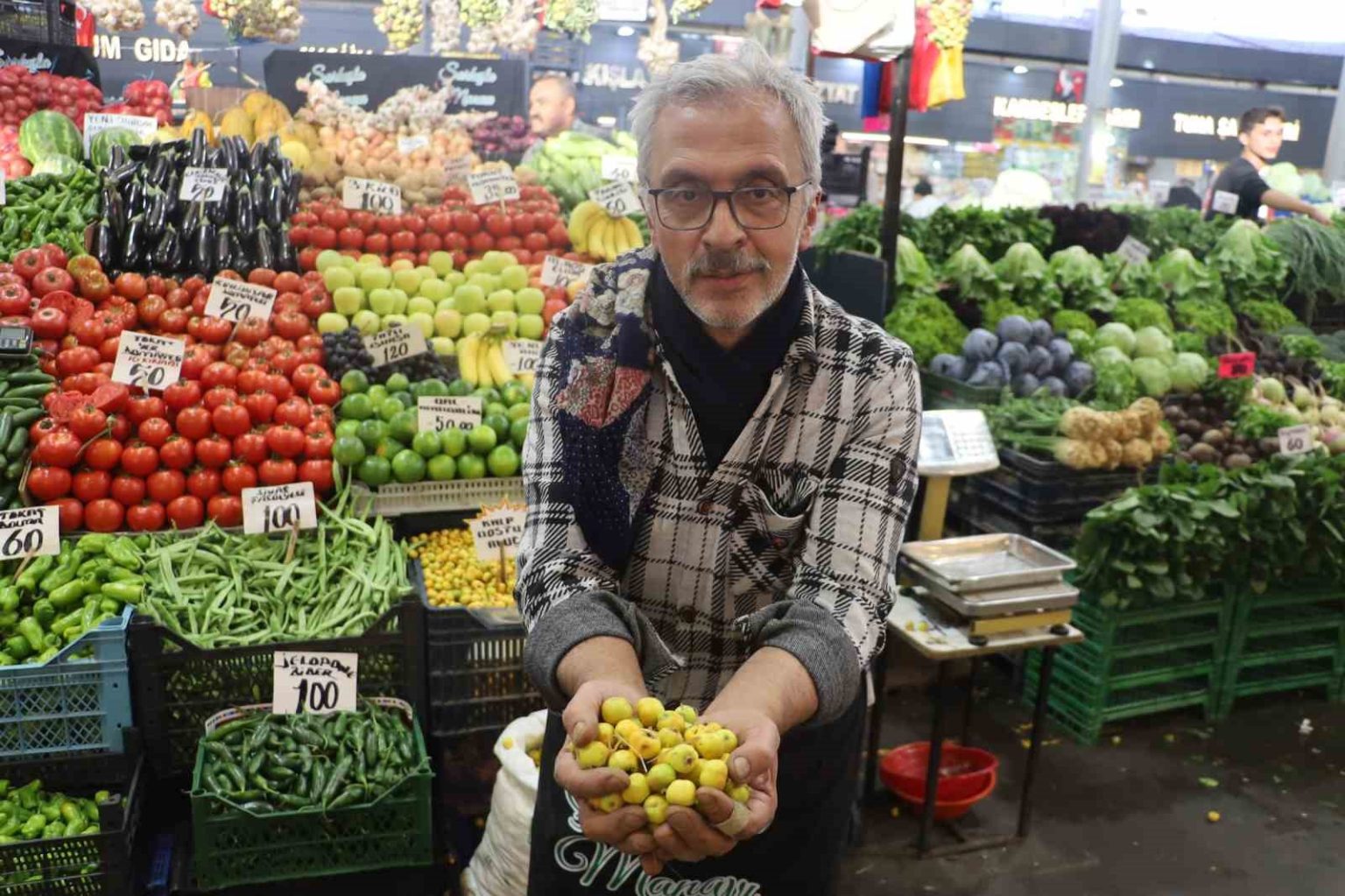 kalp-dostu-alic-meyvesi-tezgahlardaki-yerini-aldi