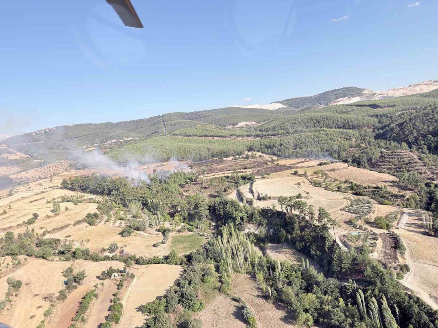 kavaklidere-bozdogan-sinirindaki-yangini-kisa-surede-sonduruldu