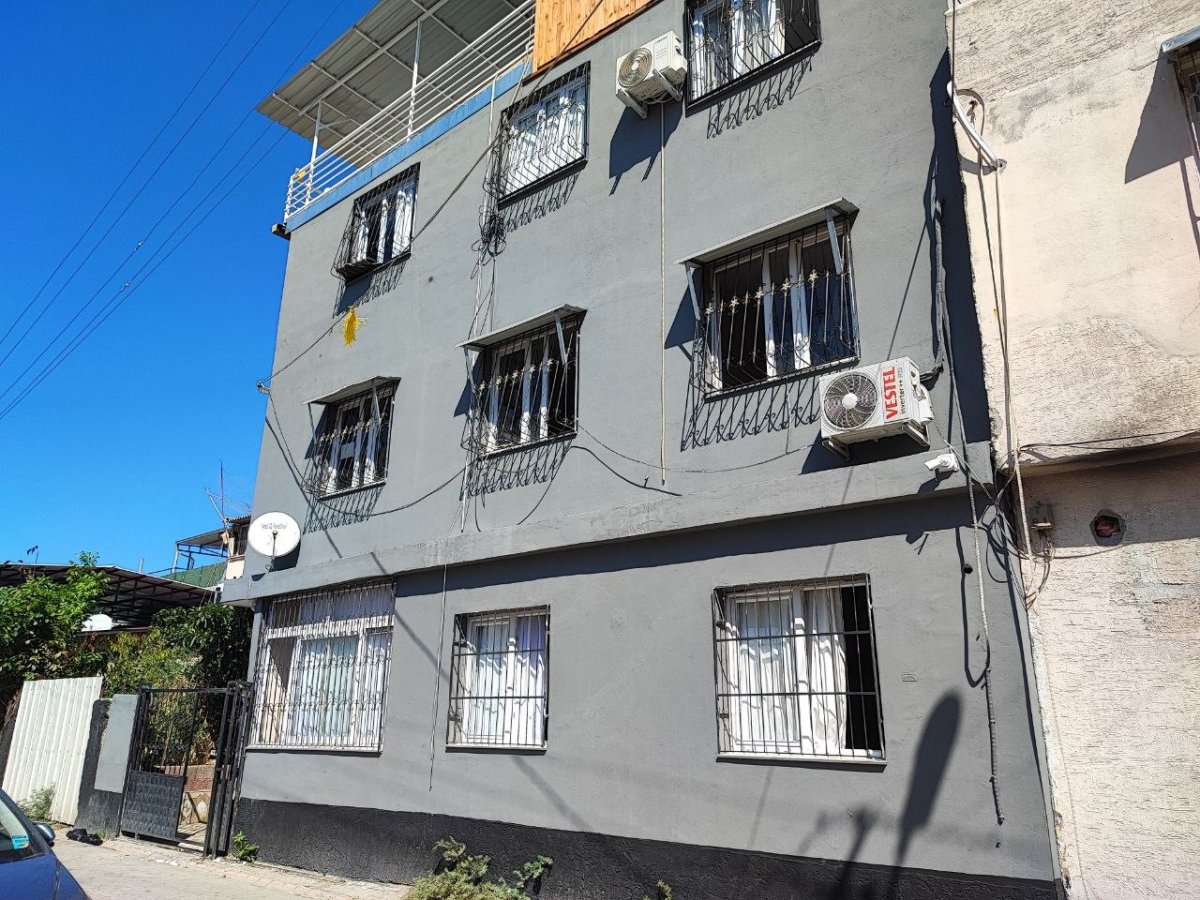 kediyi-calip-fotograf-cekindiler-o-anlar-kameraya-yansidi