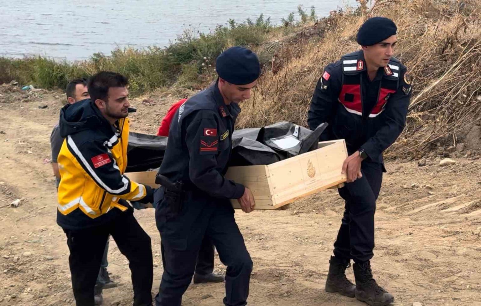 meric-nehrinde-curumus-bir-erkek-cesedi-bulundu