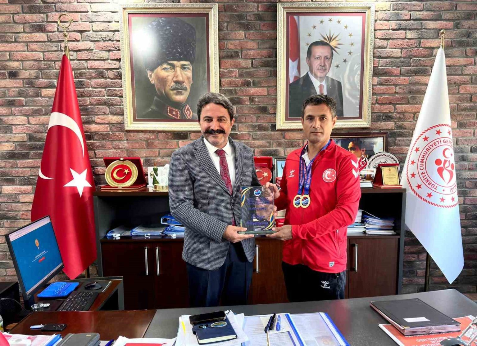 milli-sporcu-balk-genclik-ve-spor-il-muduru-kalini-ziyaret-etti