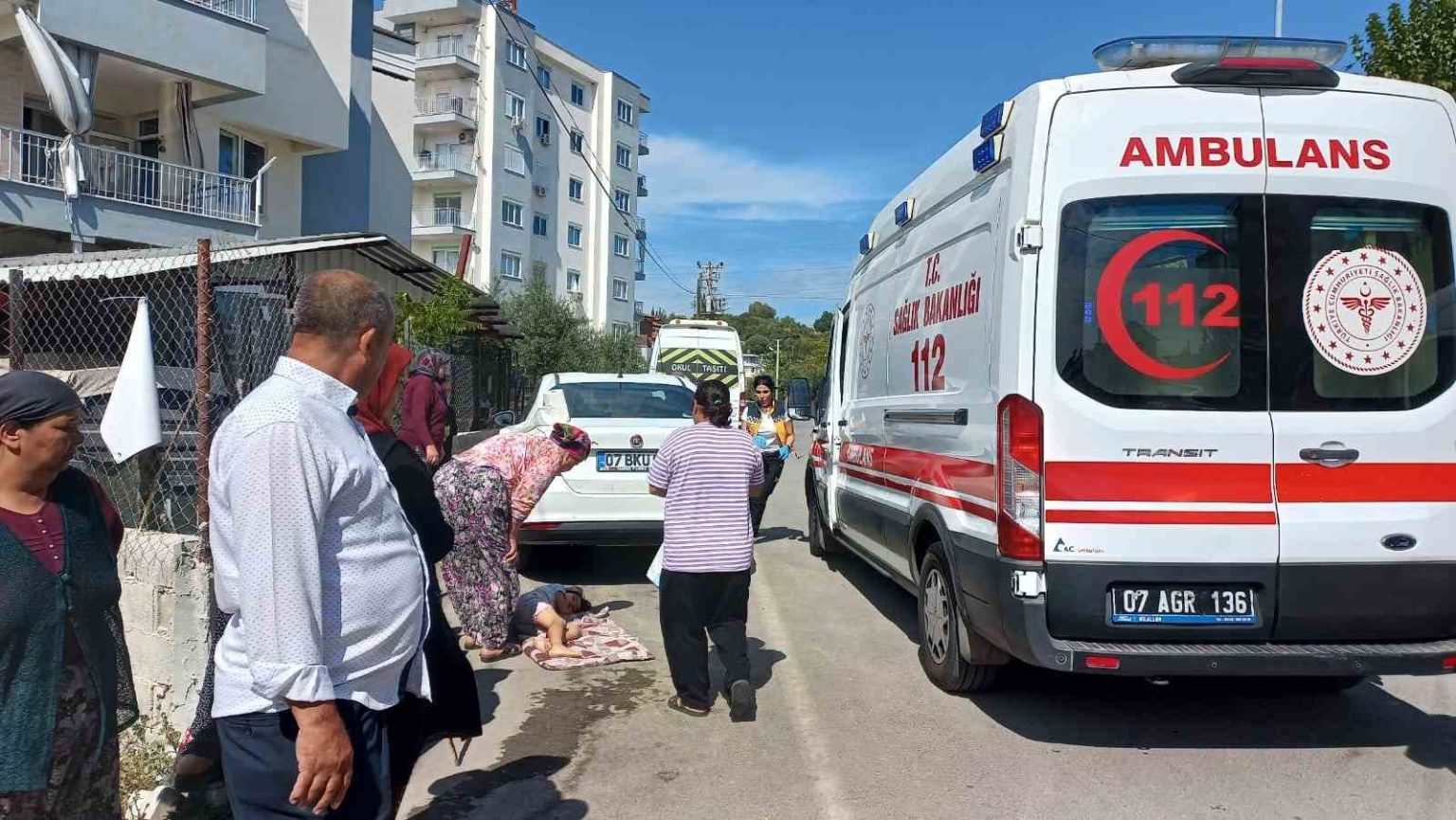 ogrenci-servisi-altinda-kalan-kucuk-kiz-agir-yaralandi