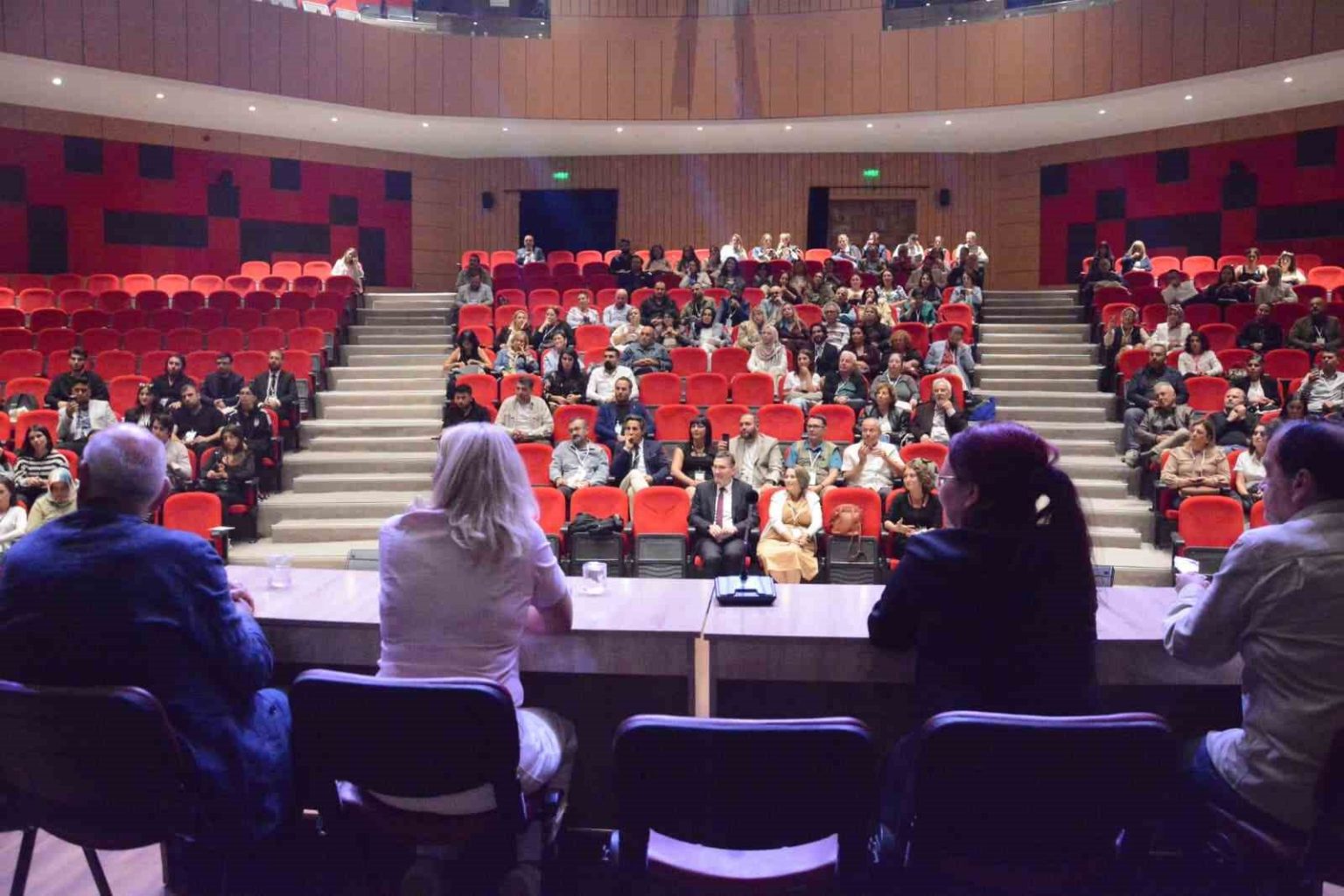 ortacag-ve-turk-donemi-sempozyumunda-270-bildiri-sunuldu