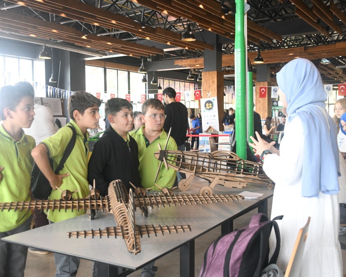 ortaokul-ve-lise-ogrencileri-saude-deneylerle-bilimi-kesfetti