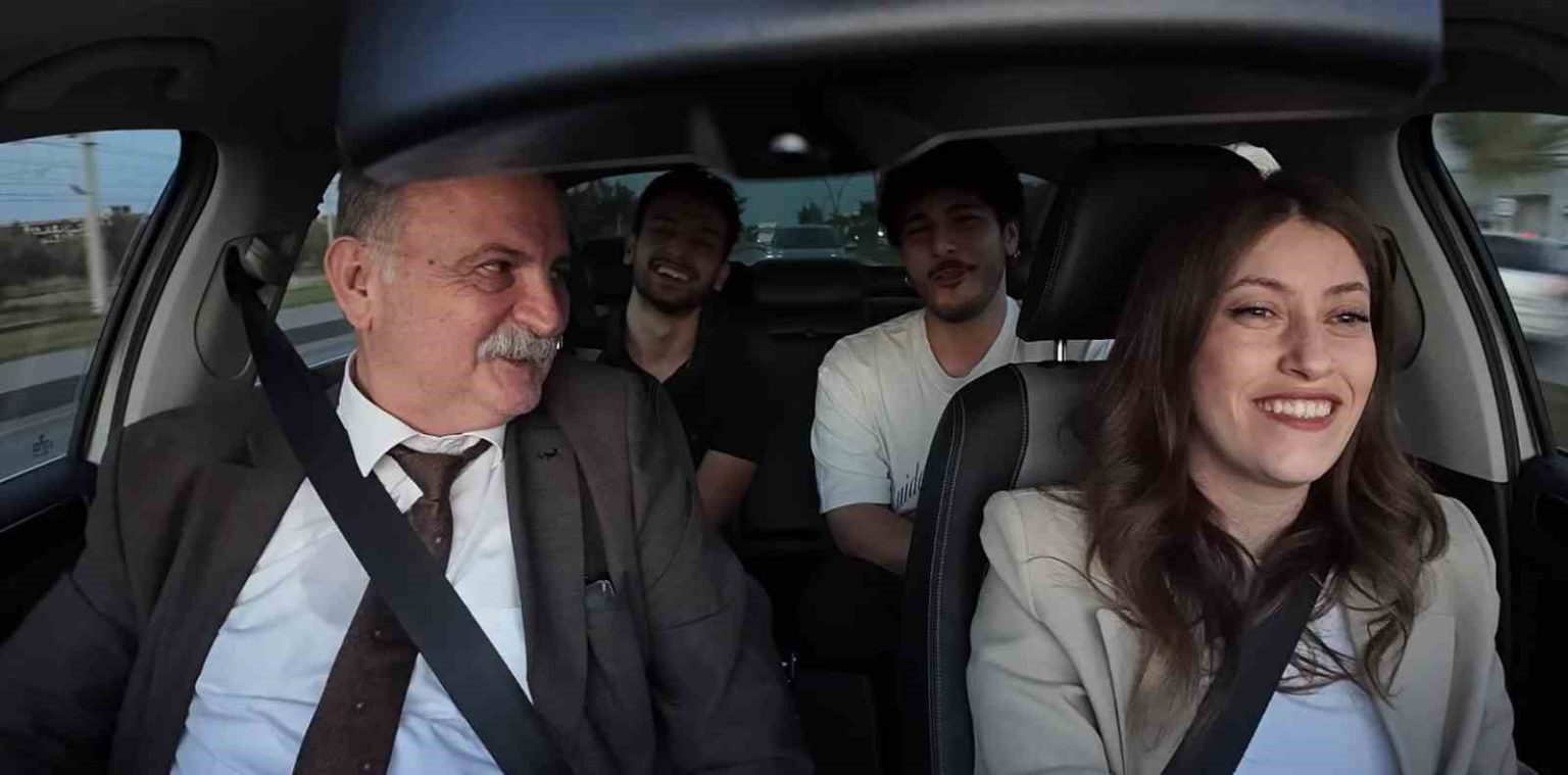 otostop-ceken-ogrencilere-baskandan-surpriz