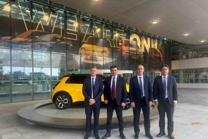 oyak-renault-bursada-yeni-modellerin-uretimine-hazirlaniyor